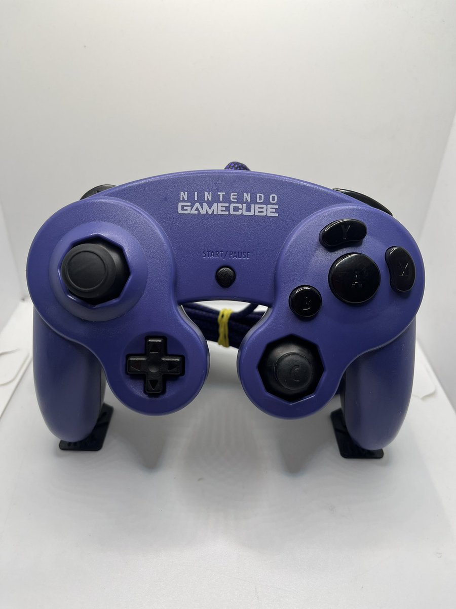 CfanCustoms's tweet image. Commission for @XimYunoX !
-X&amp;amp;Y SnapBack module 
-Tactile z
-Lubed triggers 
-Middleweight trigger springs 
-3 Meter paracord 
-Dyed OEM black buttons

Please reach out you have any inquiries about controllers :)