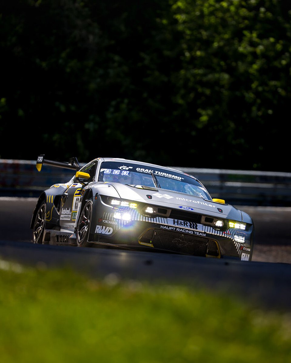 TheWorldofGT3's tweet image. While we wait this red flag out, have you noticed that the Ford Mustang GT3 has an extra set of endurance lights underneath the normal headlights? This is a SP9 special!

📸: Haupt Racing Team | Ford Performance 
#24hNBR