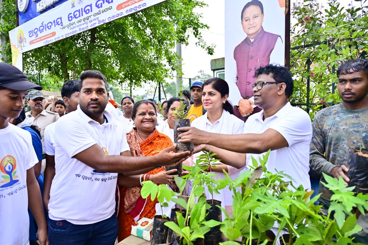 District Administration,Keonjhar (@distadmkeonjhar) on Twitter photo "рмПрмХрнН рмкрнЗрмбрнН рморм╛ рмХрнЗ рмирм╛рмо" рмЕрмнрм┐рмпрм╛рми рмкрм░рм┐рмкрнНрм░рнЗрмХрнНрм╖рнАрм░рнЗ рмЖрмЬрм┐ рмХрнЗрмирнНрмжрнБрмЭрм░ рм╣рнНрнЯрм╛рмгрнНрмбрммрм▓ рмкрмбрм╝рм┐рмЖ рмкрм░рм┐рм╕рм░рм░рнЗ рморм╛рмирнНрнЯрммрм░ рмормирнНрмдрнНрм░рнА рмЬрмЩрнНрмЧрм▓,рмкрм░рм┐рммрнЗрм╢ рмУ рмЬрм│рммрм╛рнЯрнБ рмкрм░рм┐рммрм░рнНрмдрнНрмдрми, рм╢рнНрм░рмо рмПрммрмВ рмХрм░рнНрмормЪрм╛рм░рнА рм░рм╛рмЬрнНрнЯ рммрнАрморм╛ рммрм┐рмнрм╛рмЧ рм╢рнНрм░рнА рмЧрмгрнЗрм╢рм░рм╛рмо рм╕рм┐рмВрмЦрнБрмгрнНрмЯрм┐рмЖ рмЬрмирм╕рм╛рмзрм╛рм░рмгрмЩрнНрмХрнБ рмЪрм╛рм░рм╛ рммрнГрмХрнНрм╖ рммрмгрнНрмЯрми рмХрм░рм┐ рмкрм░рм┐рммрнЗрм╢ рм╕рмВрм░рмХрнНрм╖рмгрм░рнЗ рмЕрмВрм╢рнАрмжрм╛рм░ рм╣рнЗрммрм╛рмХрнБ рмЕрмирнБрм░рнЛрмз рмХрм░рм┐рмерм┐рм▓рнЗред "рмПрмХрнН рмкрнЗрмбрнН рморм╛ рмХрнЗ рмирм╛рмо" рмЕрмнрм┐рмпрм╛рми рмкрм░рм┐рмкрнНрм░рнЗрмХрнНрм╖рнАрм░рнЗ рмЖрмЬрм┐ рмХрнЗрмирнНрмжрнБрмЭрм░ рм╣рнНрнЯрм╛рмгрнНрмбрммрм▓ рмкрмбрм╝рм┐рмЖ рмкрм░рм┐рм╕рм░рм░рнЗ рморм╛рмирнНрнЯрммрм░ рмормирнНрмдрнНрм░рнА рмЬрмЩрнНрмЧрм▓,рмкрм░рм┐рммрнЗрм╢ рмУ рмЬрм│рммрм╛рнЯрнБ рмкрм░рм┐рммрм░рнНрмдрнНрмдрми, рм╢рнНрм░рмо рмПрммрмВ рмХрм░рнНрмормЪрм╛рм░рнА рм░рм╛рмЬрнНрнЯ рммрнАрморм╛ рммрм┐рмнрм╛рмЧ рм╢рнНрм░рнА рмЧрмгрнЗрм╢рм░рм╛рмо рм╕рм┐рмВрмЦрнБрмгрнНрмЯрм┐рмЖ рмЬрмирм╕рм╛рмзрм╛рм░рмгрмЩрнНрмХрнБ рмЪрм╛рм░рм╛ рммрнГрмХрнНрм╖ рммрмгрнНрмЯрми рмХрм░рм┐ рмкрм░рм┐рммрнЗрм╢ рм╕рмВрм░рмХрнНрм╖рмгрм░рнЗ рмЕрмВрм╢рнАрмжрм╛рм░ рм╣рнЗрммрм╛рмХрнБ рмЕрмирнБрм░рнЛрмз рмХрм░рм┐рмерм┐рм▓рнЗред