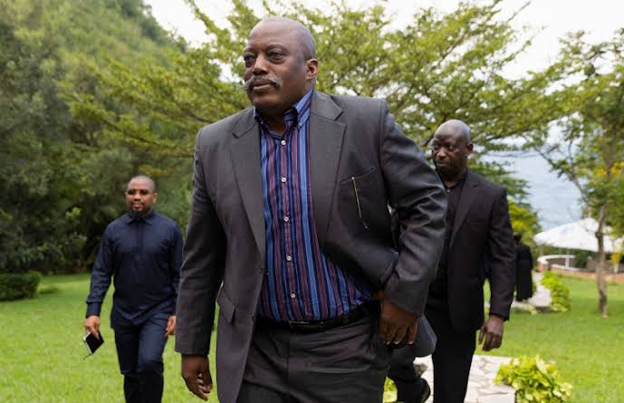 C'est par un simple stylo que le Raïs Joseph Kabila avait mis fin à la guerre maintenant nous observons aussi voir comment le Président Tshisekedi fera pour mettre aussi fin à l'actuelle guerre !