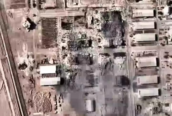 🚨 BREAKING: 

Israel strikes Iran's Isfahan nuclear facility AGAIN, escalating tensions in the Middle East! 🇮🇱🇮🇷 Over 400 dead as the conflict enters its 2nd week. 
Will this spark a wider war? 🧵