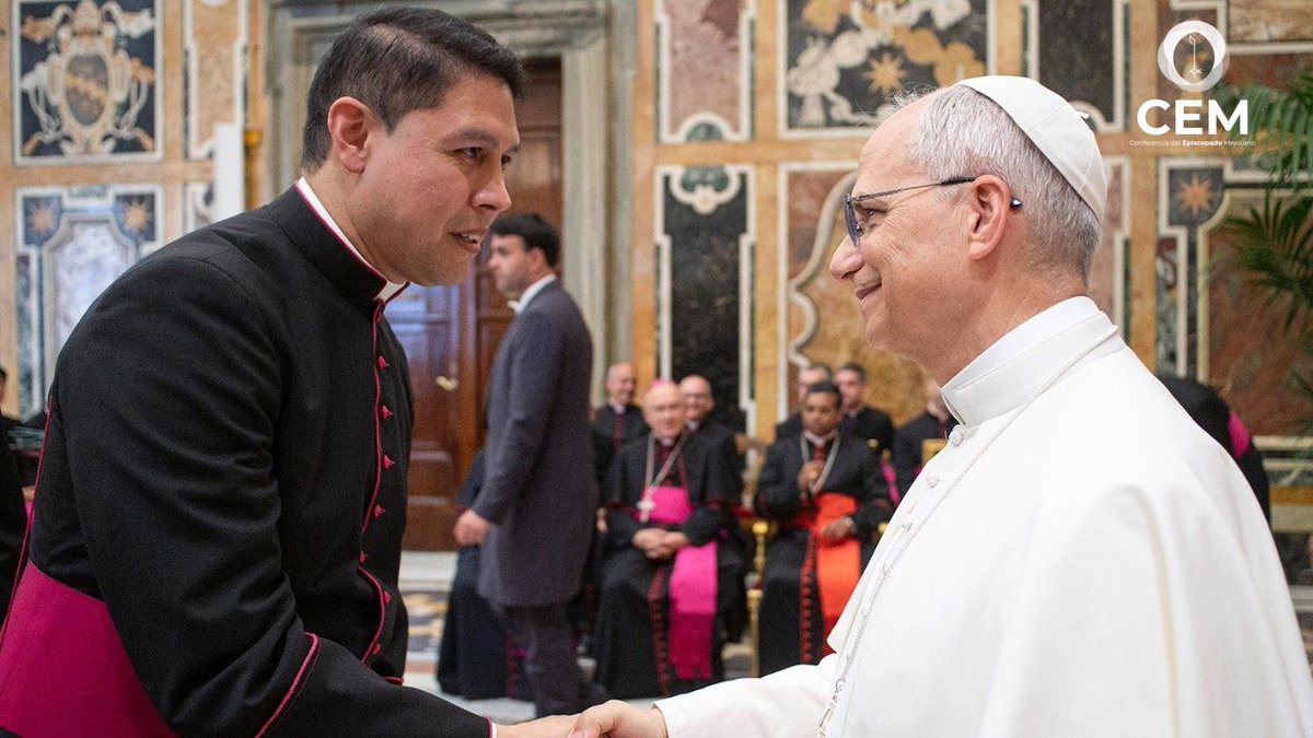 IglesiaMexico's tweet photo. La Conferencia del Episcopado Mexicano expresa su profunda alegría y sincera felicitación a Monseñor José Nahúm Jairo Salas Castañeda, sacerdote de la Arquidiócesis de Durango, por su reciente nombramiento como Coordinador de los Viajes Apostólicos del Santo Padre, cargo que le ha confiado Su Santidad el @Pontifex_es

Este nombramiento es motivo de gratitud a Dios y de gozo para toda la Iglesia en México, al ver reconocida la entrega, preparación y testimonio de un hijo de nuestra tierra, formado en la fe y al servicio de la Iglesia universal desde la diplomacia vaticana.

Oramos para que el Señor lo acompañe en esta nueva etapa de su ministerio y que, por su dedicación, los viajes del Santo Padre sigan siendo puentes de comunión, paz y esperanza para el mundo.

https://t.co/EDe17p5bQy