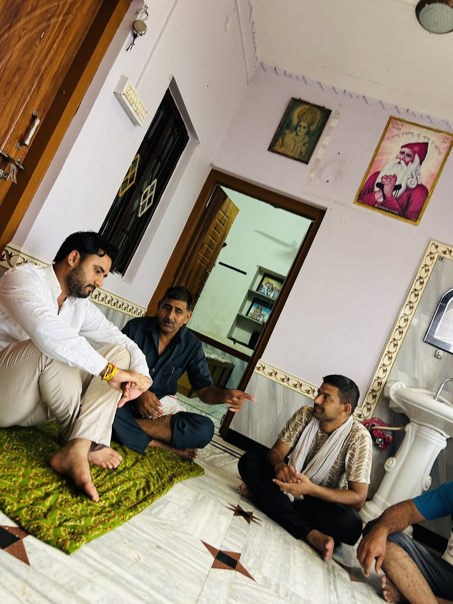 डा. राकेश विश्नोई के पार्थिव शरीर के अंतिम संस्कार में शामिल होने पैतृक गांव जारोड़ा मेड़ता ,नागौर पहुंचकर न्याय के साथ नम आंखों से सच्ची श्रद्धांजलि अर्पित की ! 
      ईश्वर से प्रार्थना करता हूं कि इनकी आत्मा को अपने श्री चरणों में स्थान प्रदान करें ! @#