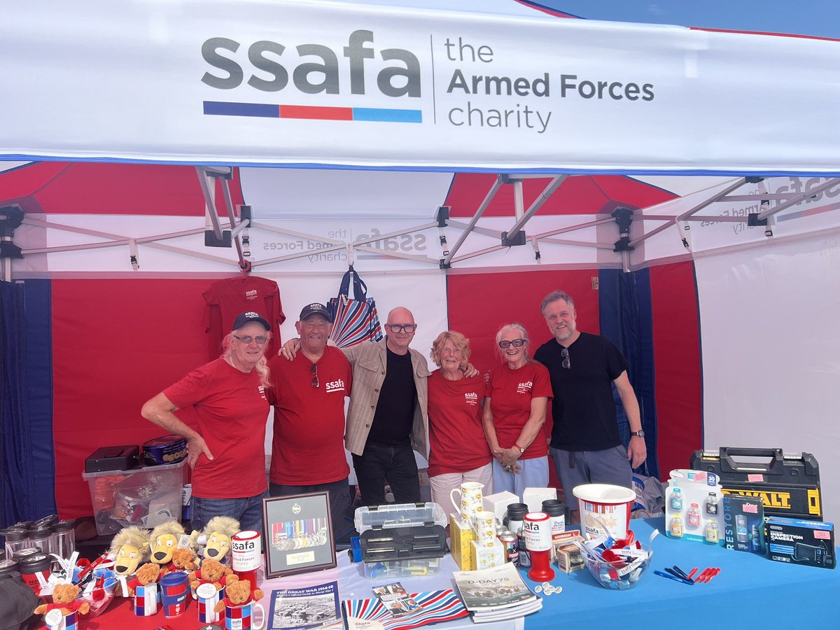 Brilliant to see the <a href="/BBC_ARoadshow/">Antiques Roadshow</a>  specialists Lee Young and Marc Allum to take time and come and chat to the <a href="/SSAFAHampshire/">SSAFA Hampshire</a> team <a href="/thruxtonracing/">Thruxton Circuit</a>  Retro Event today.  
Wonderful <a href="/SSAFA/">SSAFA</a> Community Engagement!