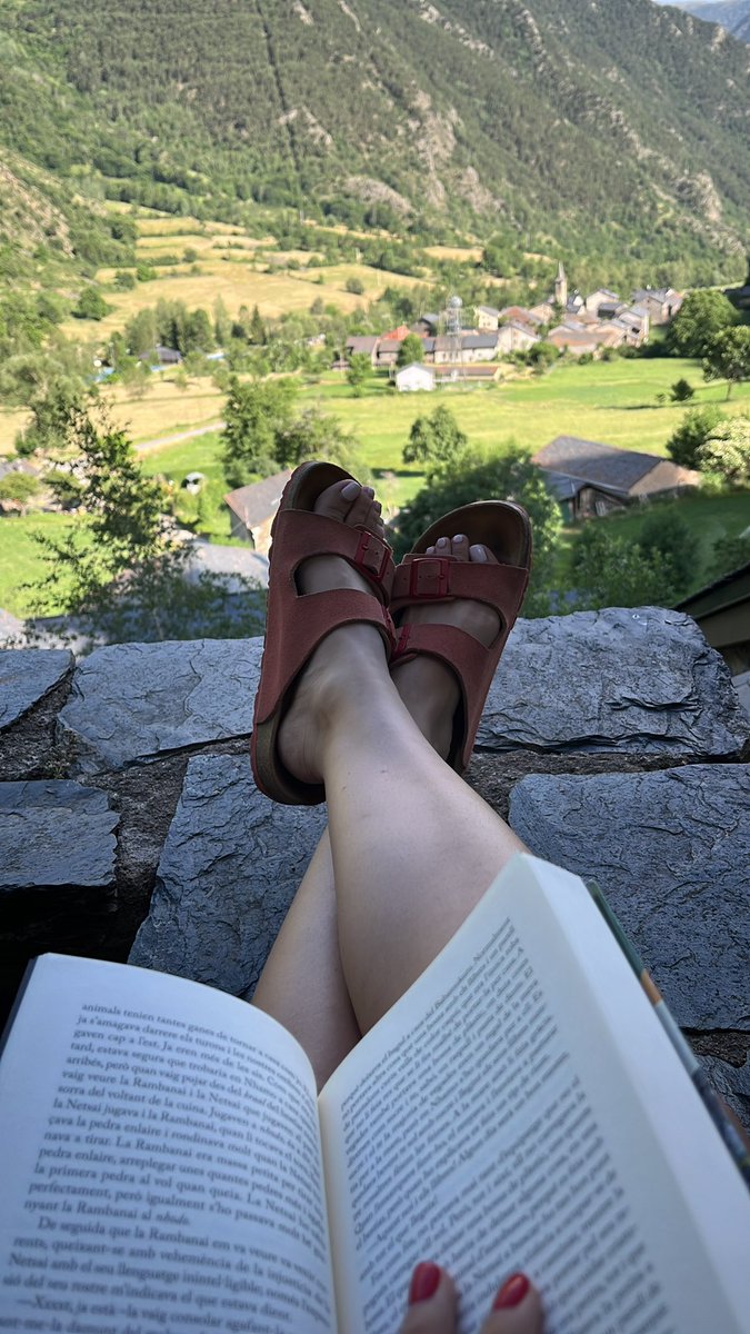 “i una dona reflexiona i no du rul·los”
open.spotify.com/track/5Te9L4bD…