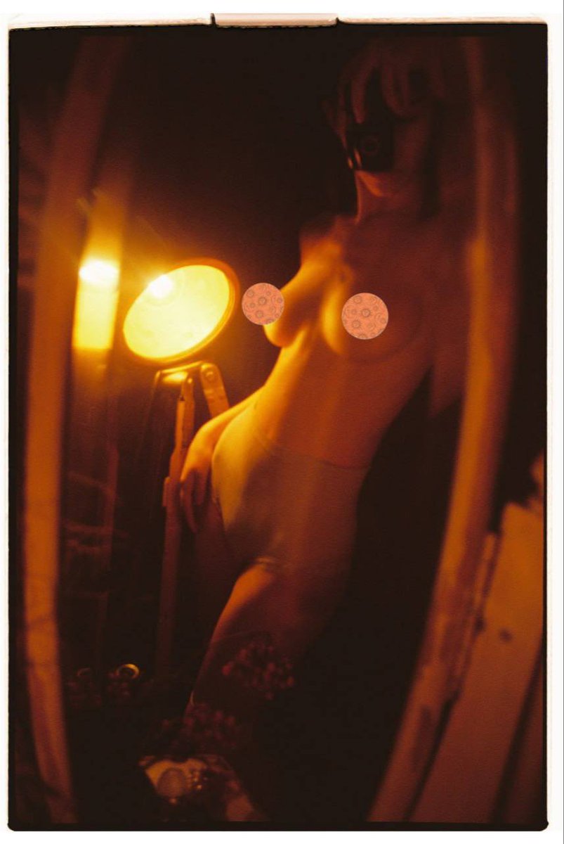 Analog nude