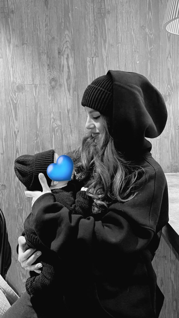 Hoy cumple años la mujer más tóxica, quejosa, loca y menos medicada que conozco en la vida y tuve la desgracias no solo de cruzarmela, si no casarme, tener un hijo y enamorarme de ella. 
Feliz cumpleaños desquiciada, te amo con la vida y para toda la vida, Chi.