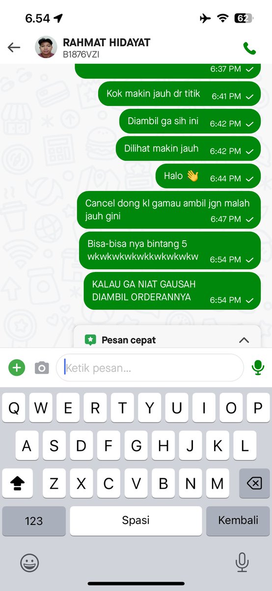 arbilabil's tweet photo. @gojekindonesia Parah banget driver malah makin nge jauh dari titik &amp; gamau nge cancel. Heran yang begitu bisa dpt rating bintang 5, padahal di chat aja ga di gubris udah nunggu lama banget! Padahal diawal dapat dekat dr lokasi penjemputan! https://t.co/tD4SwCEMib