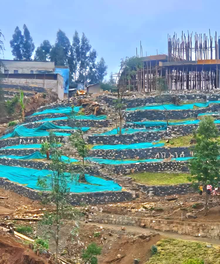 ከብክለት ወደ ዉበት!!

ግንባታዉ እየተፋጠነ ያለዉ ከእንጦጦ እስከ ፒኮክ ፓርክ 21.5 ኪሎ ሜትር ርዝመት እና 650 ሄክታር የሚሸፍን የሸገር ወንዝ ዳርቻ  ልማት ።
የረዳን ፈጣሪ ይመስገን !

Faalama irraa gara miidhaginaa! 

Ijaarsi isaa saffisaa kan jiru