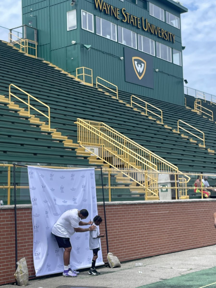 Jon Robinson (@coach__robinson) on Twitter photo Great camp down in Detroit today! Proud of <a href="/__Pittman__/">Anthony Pittman</a> for giving back to our community!!! #FamilySaturday Great camp down in Detroit today! Proud of <a href="/__Pittman__/">Anthony Pittman</a> for giving back to our community!!! #FamilySaturday