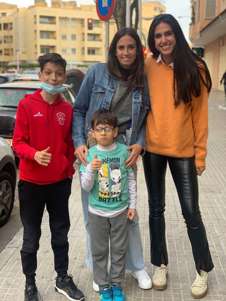 <a href="/cvemevelugo/">Arenal Emevé</a> Felicidades <a href="/mariabarrasa910/">Maria Barrasa</a> !!! Tu Club de Fans NO Oficial (y de <a href="/carlotaGConrado/">CarlotaGarcíaConrado</a> de Mallorca está feliz de volver a verte comandando un nuevo proyecto.
Marc se hizo colocador, el pequeño deja el futbol y se pasa al vóley!!! 
Los bendeciste.
Salud y muchos éxitos 🤗🤗