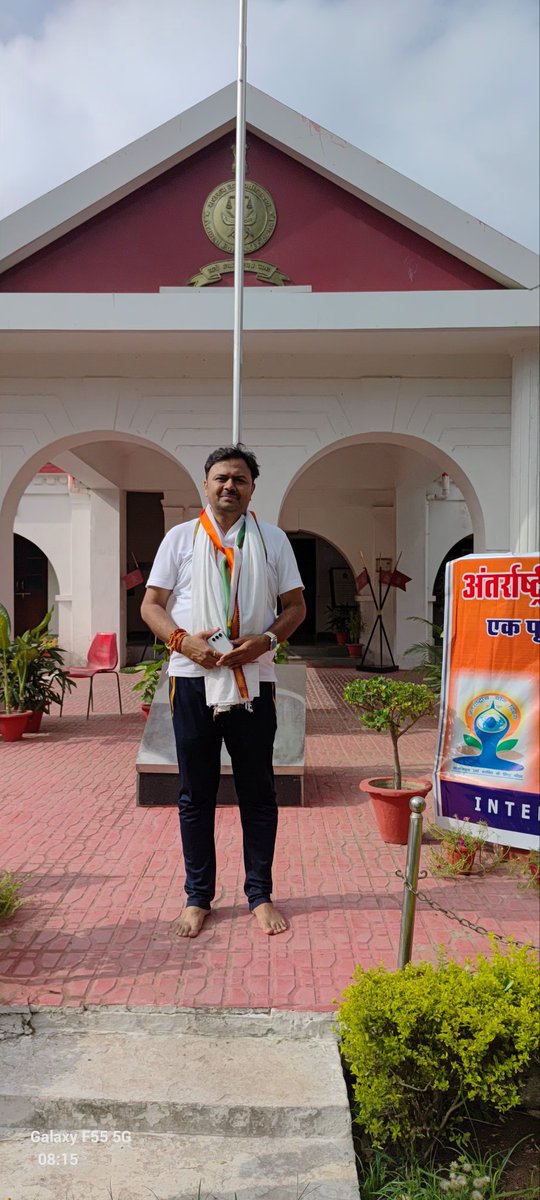 Advocate3569's tweet photo. #InternationalYogaDay पर आर्म्ड फोर्सेस ट्रिब्यूनल बार एसोसिएशन के सभी सदस्यों और अधिवक्ताओं के साथ योग करते बार एसोसिएशन के महामंत्री गिरीश तिवारी। #luupdates_ #ABVPVoice #बुमराह #INDvsENG2025 https://t.co/gi9OiIBnTB