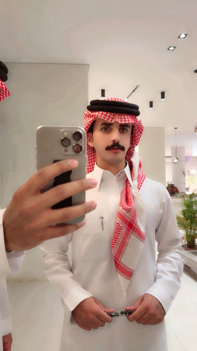 oj9_66's tweet photo. يهمّني همّك وأحاتي محاتاك
أنا معك في كل فرحك وهمّك

لا خان وقتك وأقرب الناس خلّاك
تلقاني أقرب من وريدك .. لدمّك . https://t.co/l6KDsx6i43