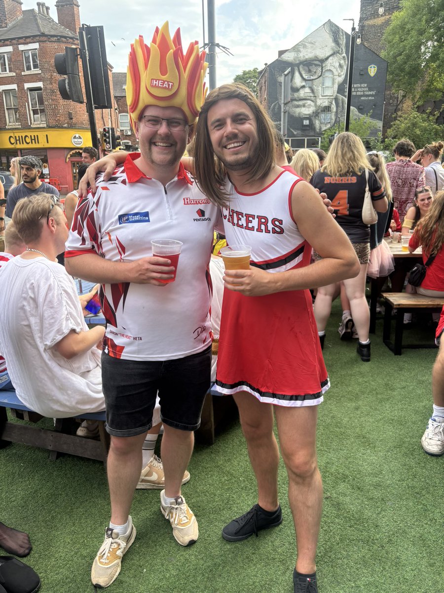 Damon Heta with his cheerleader Simone Whitlock on Otley Run 🎯 <a href="/DamonHeta180/">Damon Heta</a>
