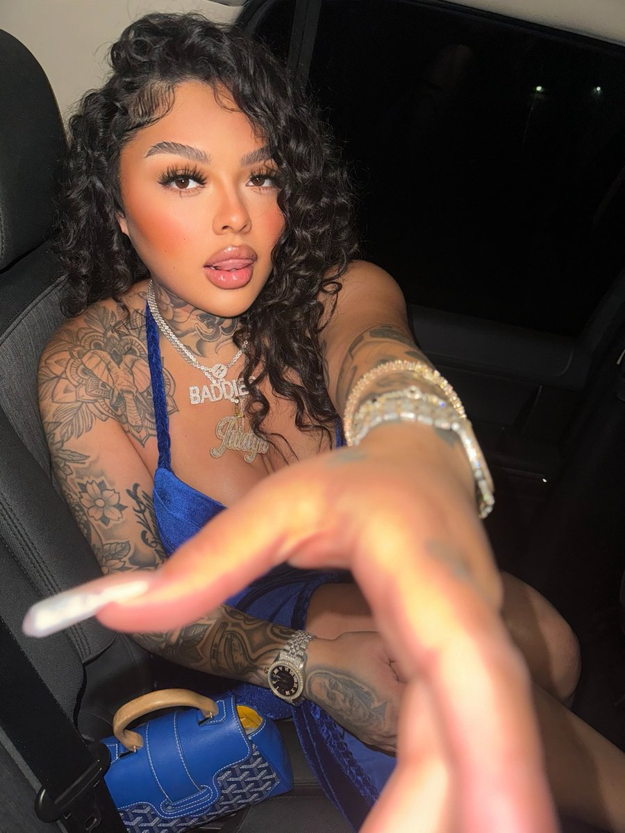 jaidynalexxis's tweet image. IF THE TOPIC IS PRETTY IM COMIN UP TWICE ✨ 
go stream hot lil mama neowww!