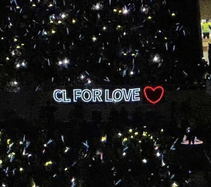 clvnfc's tweet photo. Although the LED banner cannot be bright until the CL performed because the weather, the love of V-GZBz for CL does not change 🥹 

CL FOR LOVE ❤️ WE ALWAYS HERE FOR YOU 

CL IN VIETNAM 
#CLsparksVietnam #CL #씨엘 @chaelinCL https://t.co/g2LJ7cCz8v