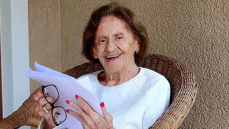 filomenaferret0's tweet photo. Gigantes da teledramaturgia que estão com mais de 90 anos, a thread. https://t.co/ioBAucDRIG