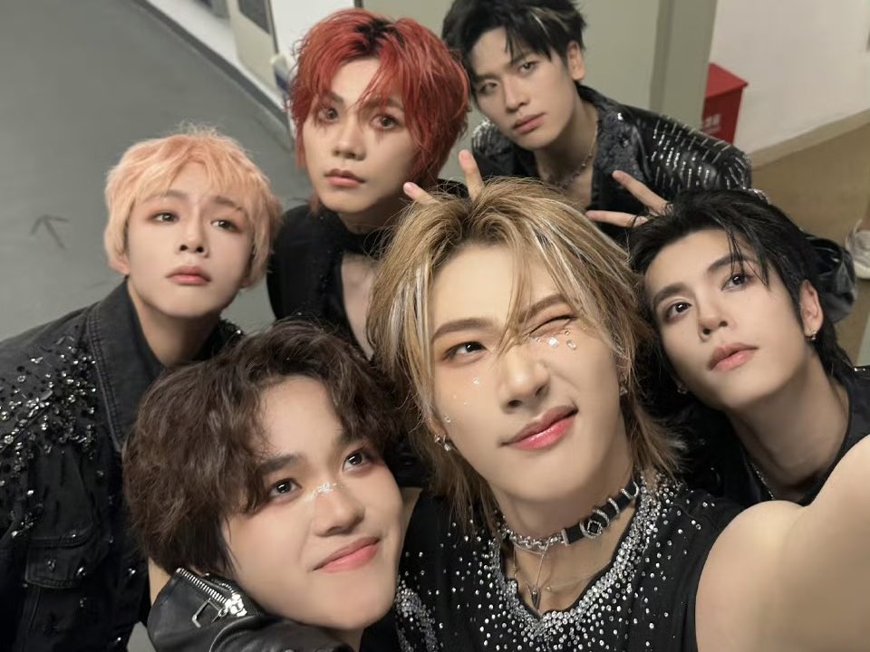 thiothamm's tweet image. first time in shanghai but definitely won’t be the last 🌊🌻 thank you ohna for THE energy today! & thank you p tia and p bambam for all the love you have given to us❣️
#THIOTHAMM
#NexT1DE_THIO
#NexT1DE