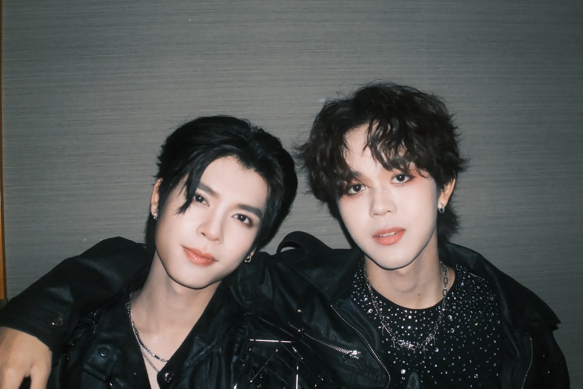 thiothamm's tweet image. first time in shanghai but definitely won’t be the last 🌊🌻 thank you ohna for THE energy today! & thank you p tia and p bambam for all the love you have given to us❣️
#THIOTHAMM
#NexT1DE_THIO
#NexT1DE