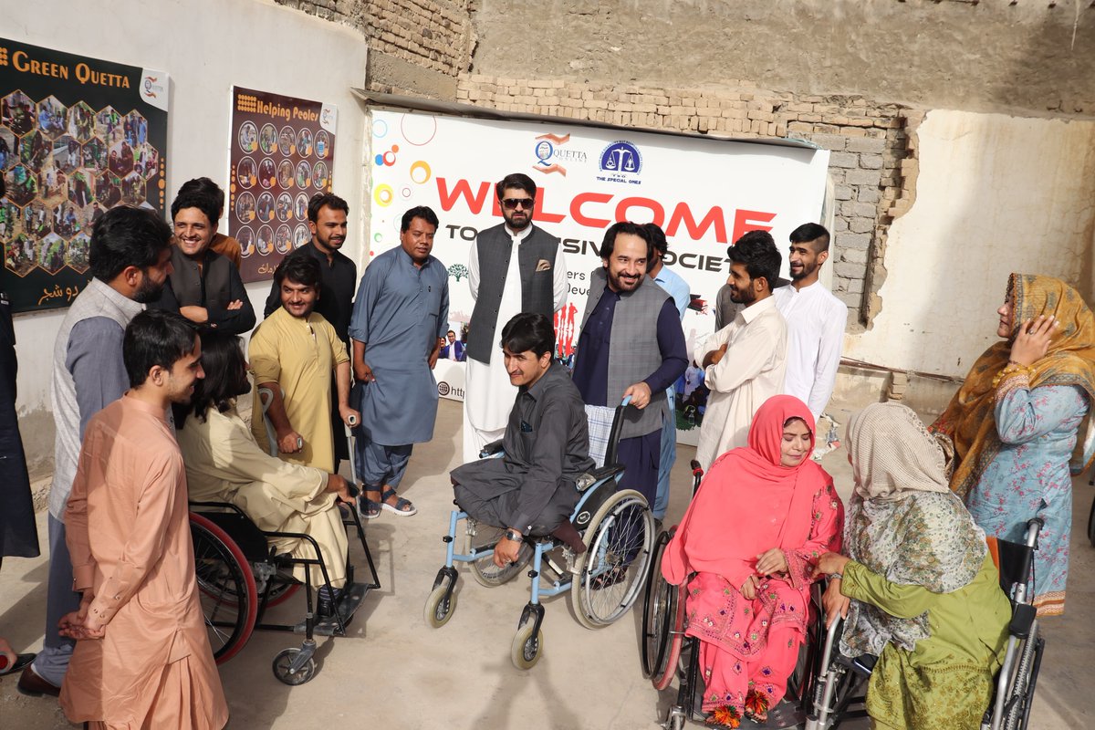 Heartfelt gratitude to Deputy Commissioner  Quetta, Captain (R) Mehrullah Badini Sahib! 🙏  
Your visit to the Quetta Online office today was a momentous occasion that warmed our hearts. You met our heroes with disabilities, appreciated their selfless services, listened to their