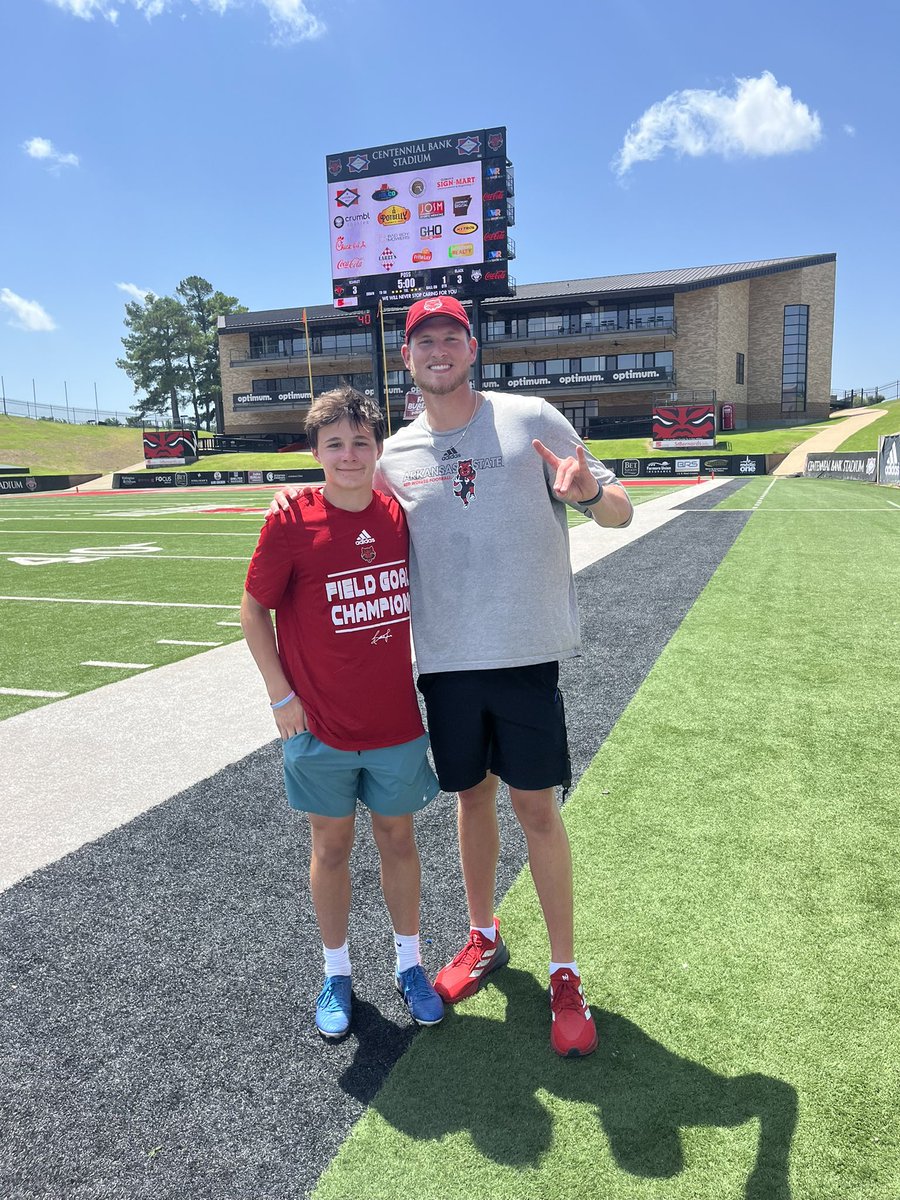 PodwikaPalmer's tweet image. Had a great time at Arkansas State today. Thank you @CoachTillman_ for inviting me. I won the field goal comp with a 55 yard live op. I hope to be back soon! @CoachDitmore @steverausch17 @hzfbfamily @HHSathleticsAZ @PVUSDATHLETICS @laryea_simon @VaughanCoach @D_Anderson_2…