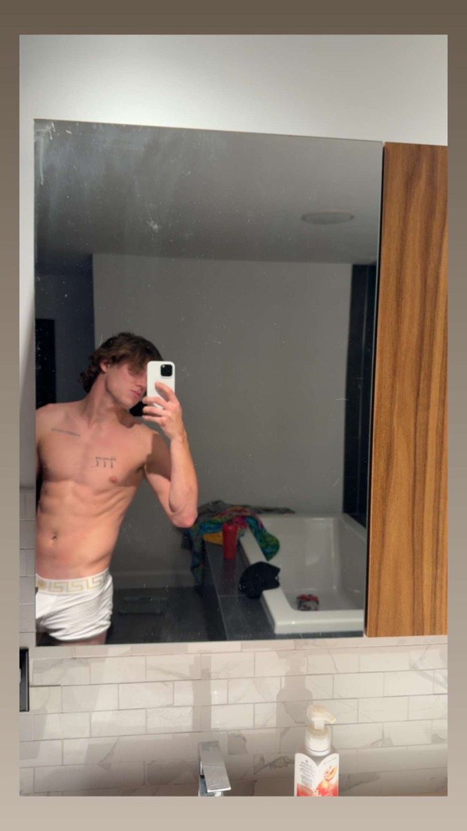 Mirror said I look good. You agree?🫣

Click here👇
onlyfans.com/justin_twinkk/…