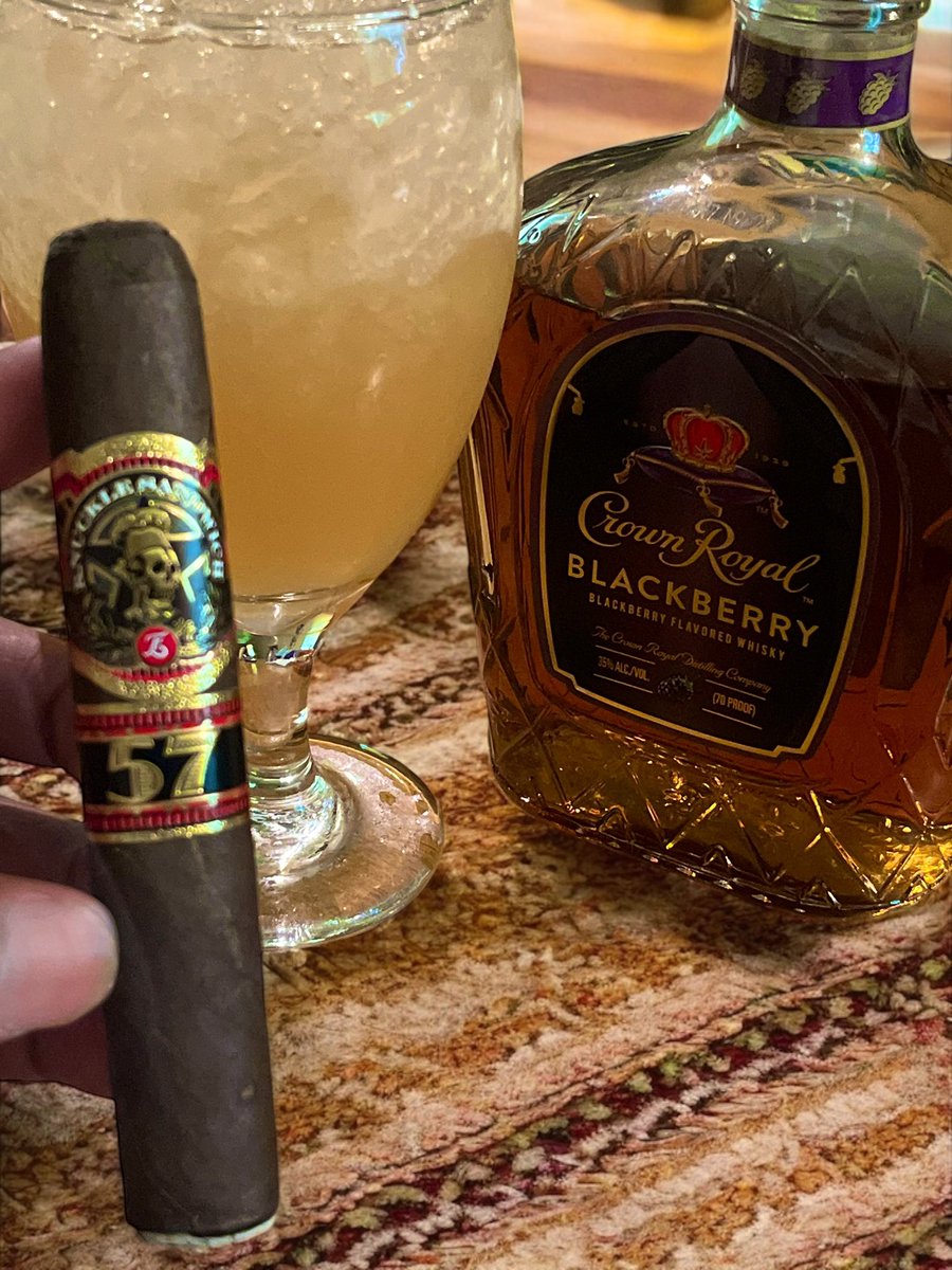 Up next, I’m enjoying a delicious Espinosa Knuckle Sandwich 57, paired with a refreshing glass of Crown Royal Blackberry mixed with lemonade. #CigarLifeStyle