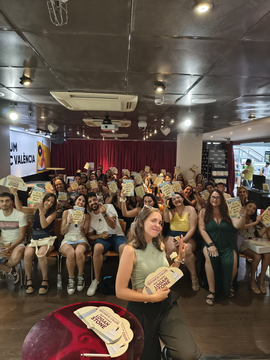 Simplemente <a href="/violetareed_/">Violeta Reed</a> con el pedazo de fandom que merece 💛