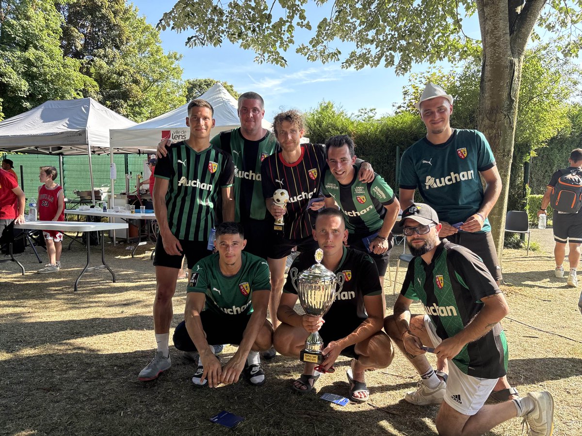 ⭐️ Lens Capitale gagne le tournoi annuel organisé par les KSO ! 🏆

La saison 25/26 commence bien pour notre association. Nos adhérents remportent le tournoi organisé par les KSO 93. Bravo et merci pour l'organisation !

On prends rdv en 2026 pour remettre le trophée en jeu ;)