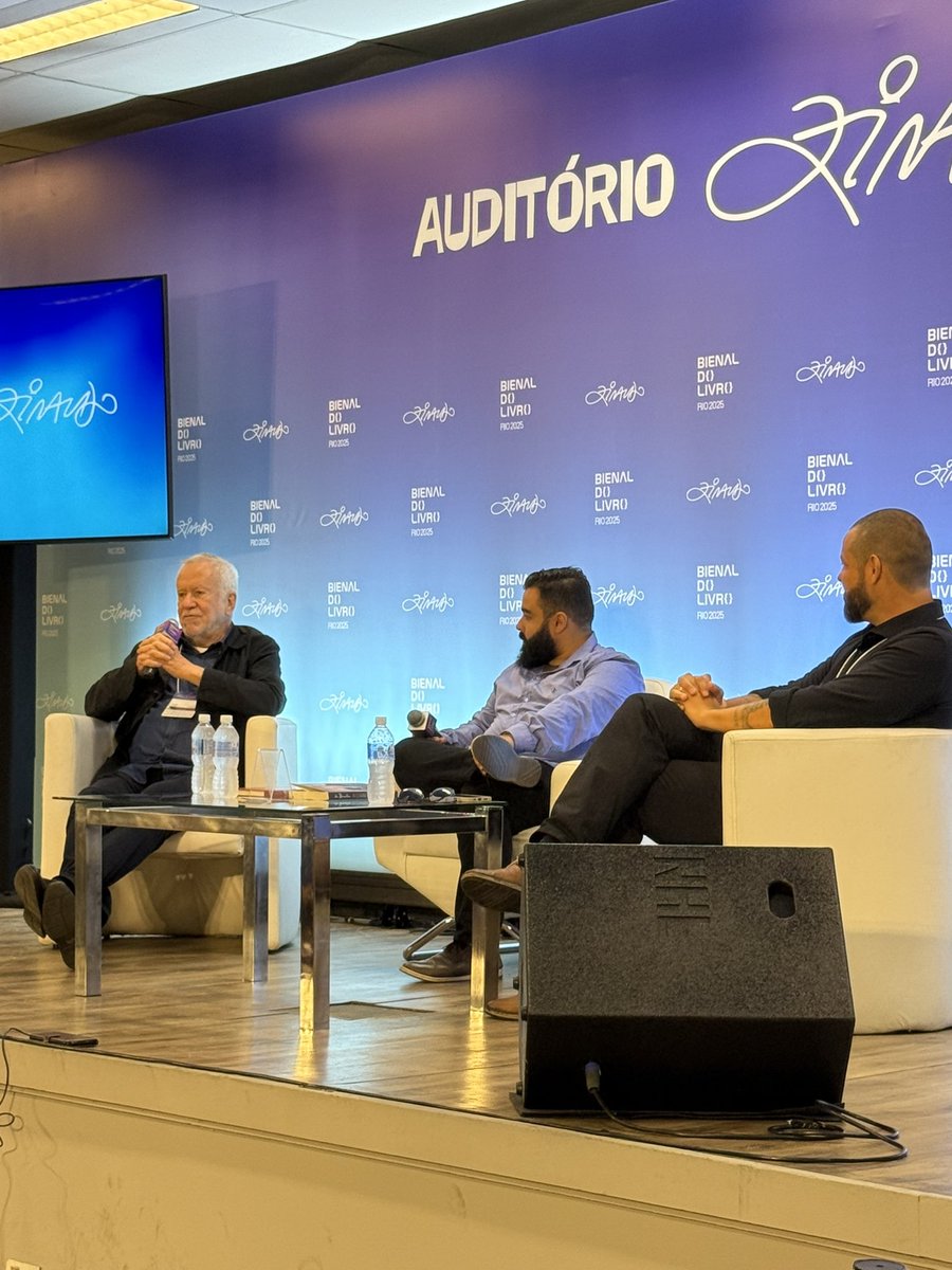 Estou até 15h30 no Auditório Ziraldo (Pavilhão 4) na Bienal do Livro do Rio. Aguardo vocês!