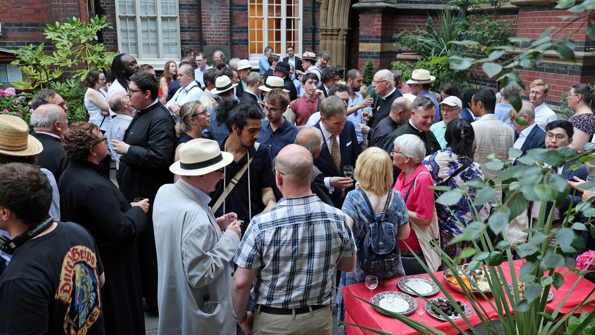 ASMSLondon's tweet image. What a splendid parish party we had in our courtyard after the High Mass and Procession for Corpus Christi. It was a beautiful summer evening and we very much enjoyed catching up with friends and welcoming visitors. Huge thanks to all who helped provide refreshments, served…