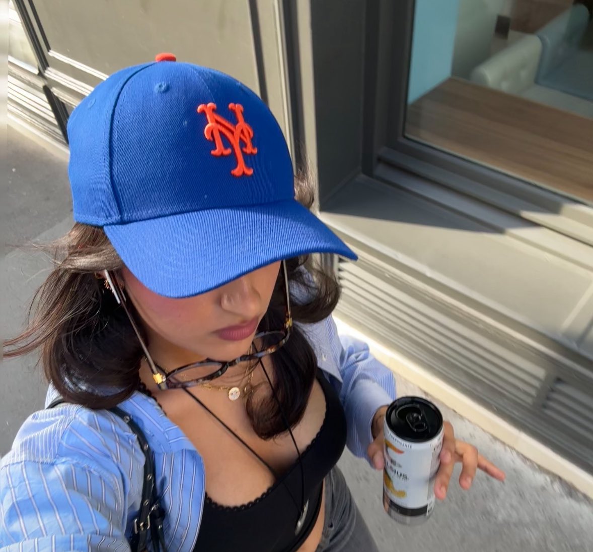 leenixu's tweet image. Wearing nyc mets merch in a strokes reference way and not in a baseball fan way