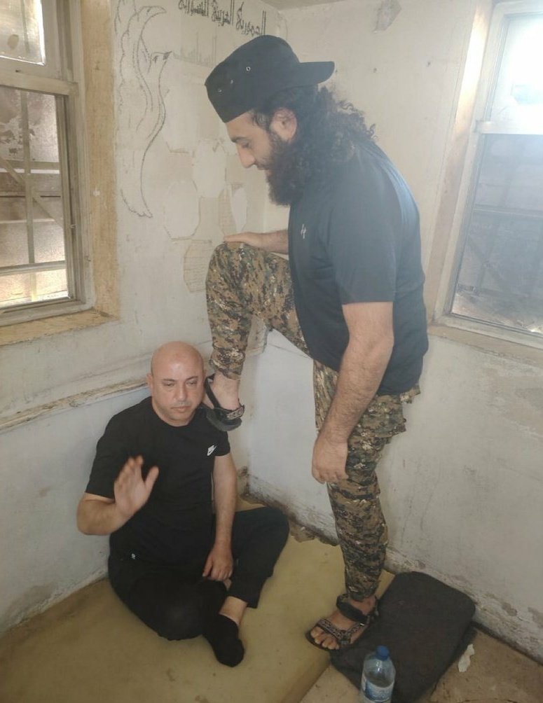 بورك الشباب وبوركت القدم 
كم من حمار استنكر هذه الوقفة وكان أعمى ل 14 عام عمّا حصل للشعب السوري الحر 
 #وسيم_الاسد #الأمن_العام #عدالة_إلهية