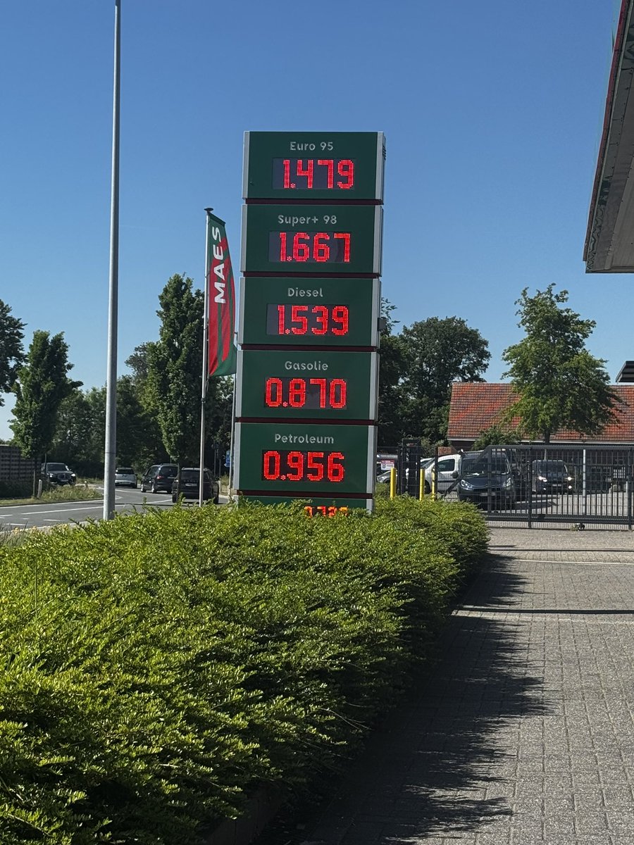 Neondesignsnl's tweet photo. @realMartinBos Meer België 10min over de Nederlandse grens https://t.co/ZwGHGWws1k