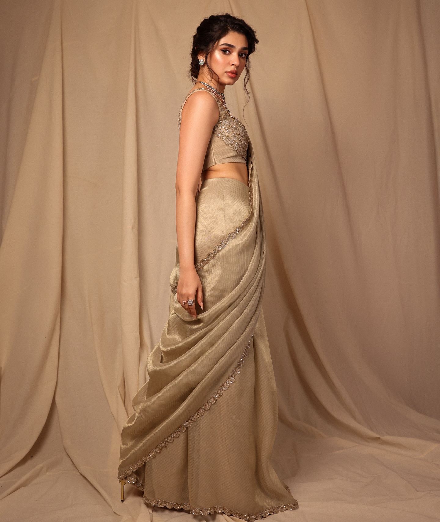 Gt-AHScboAAdkp7?format=jpg&name=large