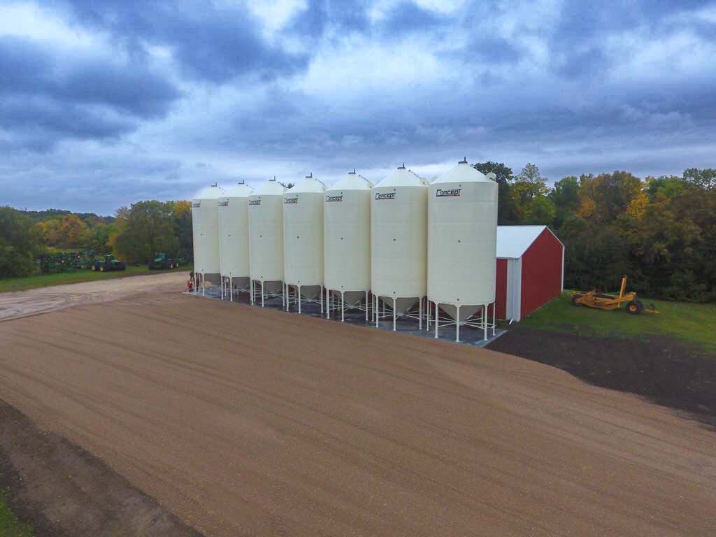 Our bins are built for real farms, real weather, and real work. 💪🏼🌧️