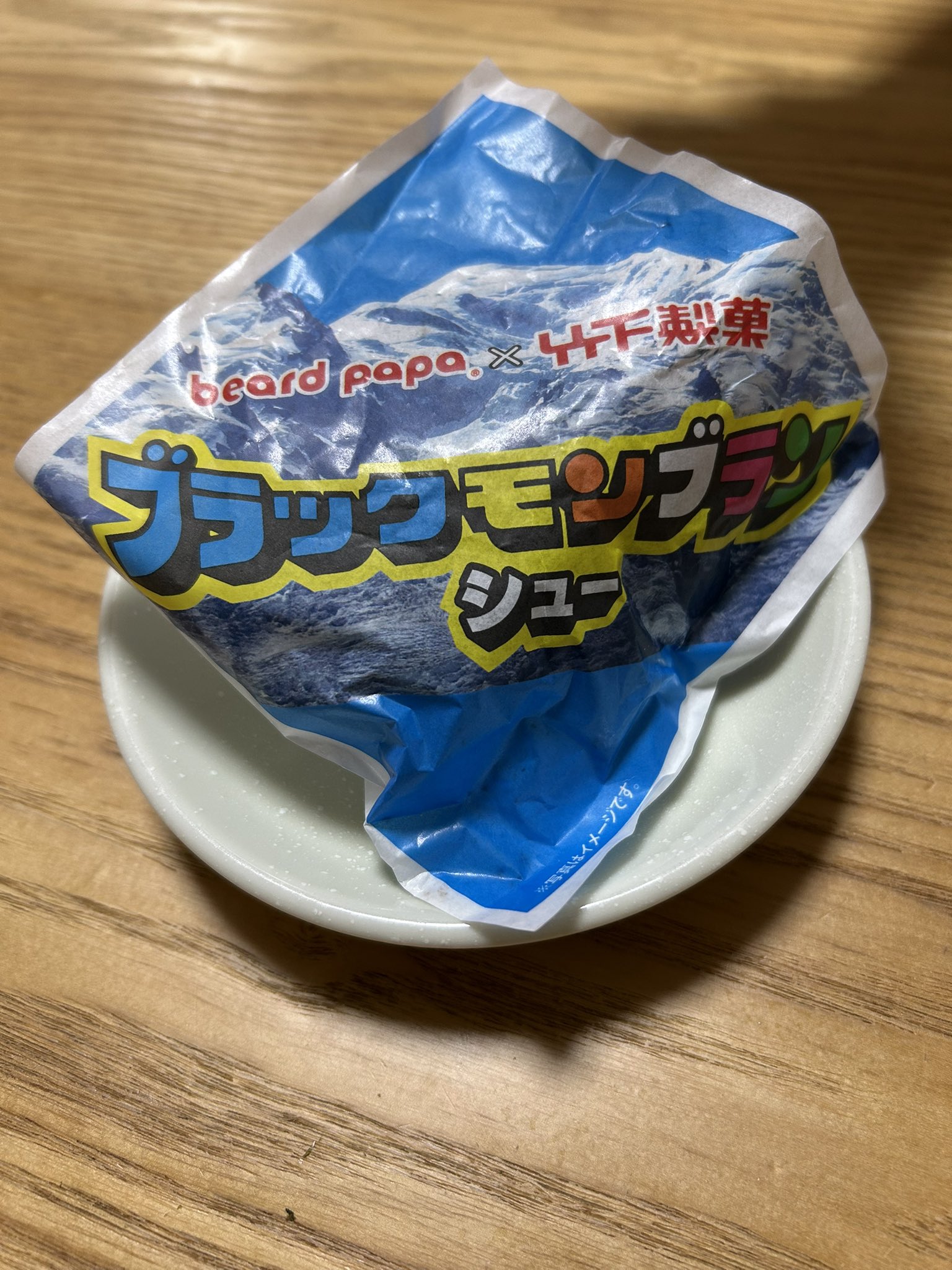 なんだこの赤いブラックモンブランは」コンビニで見つけたいちご