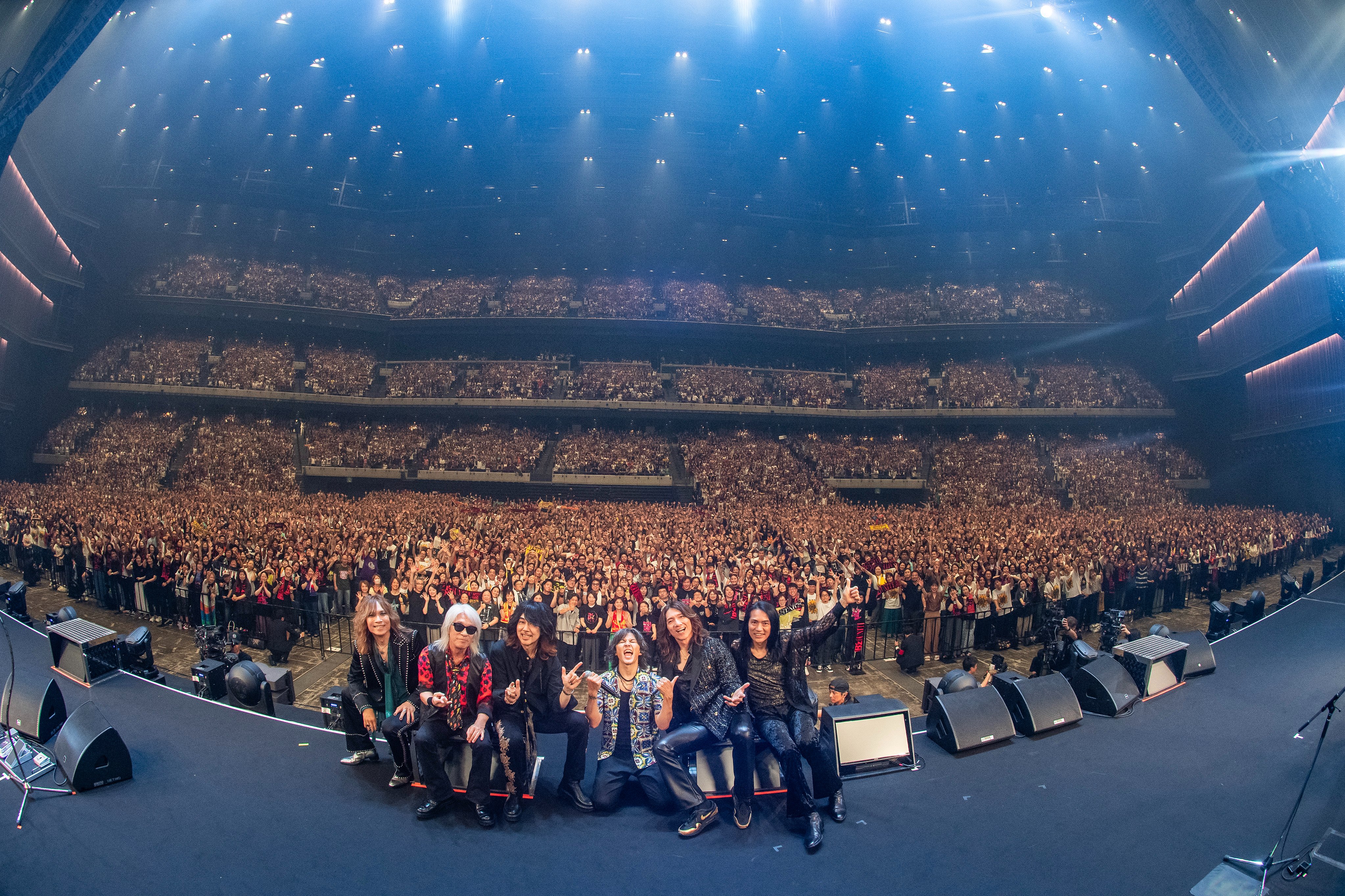 B'z UNITE #02 2025 横浜 当日限定　ガチャ　セット 6/22 B'z UNITE #02 2025 当日限定 ガチャ リストバンド 6/28 - メルカリ