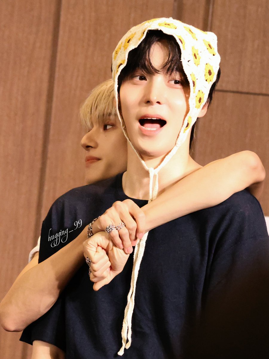 hugging_99's tweet photo. 250621 미니팬미팅
hugging🌼
#에이티즈 #ATEEZ
#윤호 #YUNHO #정윤호  
#우영 #WOOYOUNG #정우영 https://t.co/EPmBkTMh1M