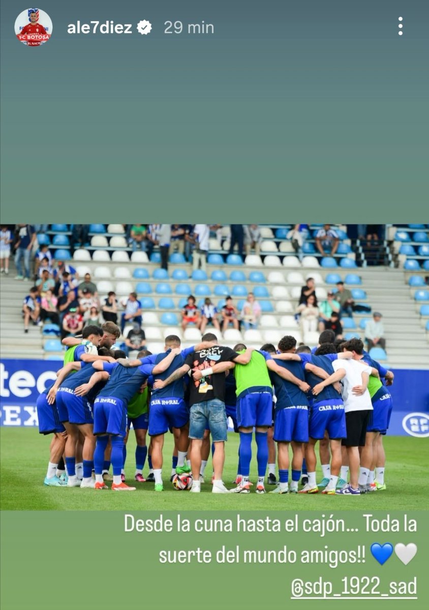 SDPonferradina_'s tweet photo. Los ex jugadores de la SD Ponferradina @yuridesouza_10 #AlexPascanu @bravodima7 @Ale7Diez mandan ánimos al equipo. ⚔️🤜💙🤛#VamosDeportiva https://t.co/1jrGUMWQEE