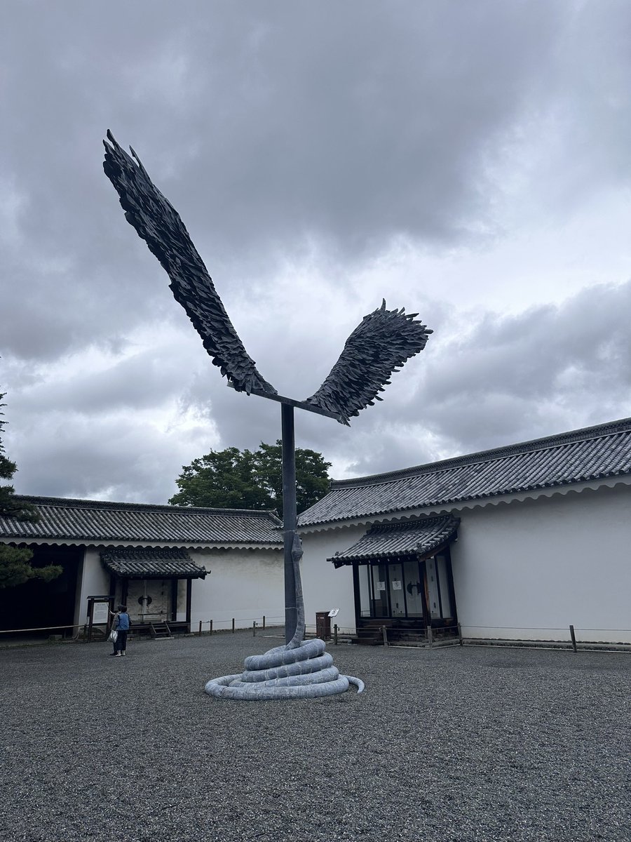 ionao's tweet photo. アンゼルム・キーファー展「ソラリス」@二条城

歴史とアートとの邂逅。

台所・御清所という生活空間の建築と
個人が描く人間との対峙。

京都という場が世界に届く。 https://t.co/rvHj2uKlJM