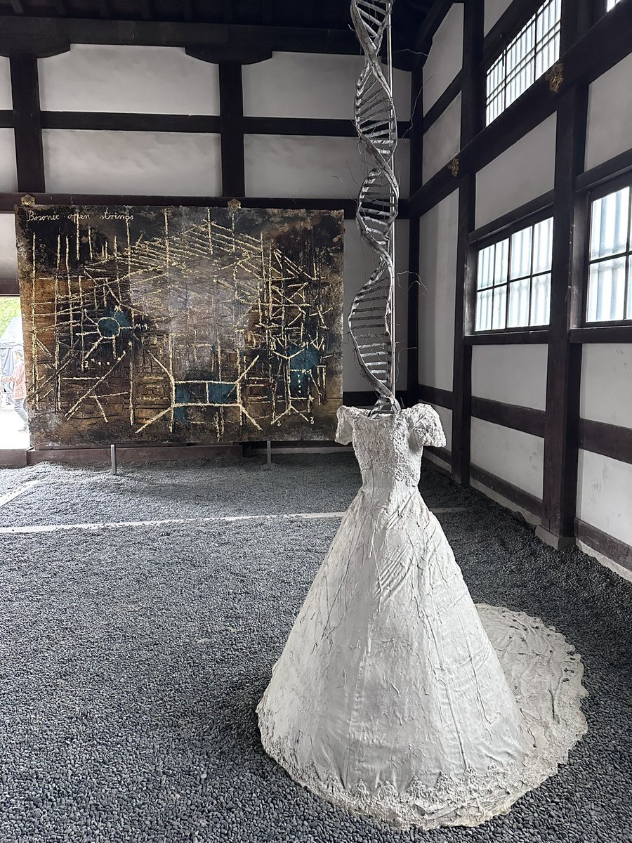 ionao's tweet photo. アンゼルム・キーファー展「ソラリス」@二条城

歴史とアートとの邂逅。

台所・御清所という生活空間の建築と
個人が描く人間との対峙。

京都という場が世界に届く。 https://t.co/rvHj2uKlJM