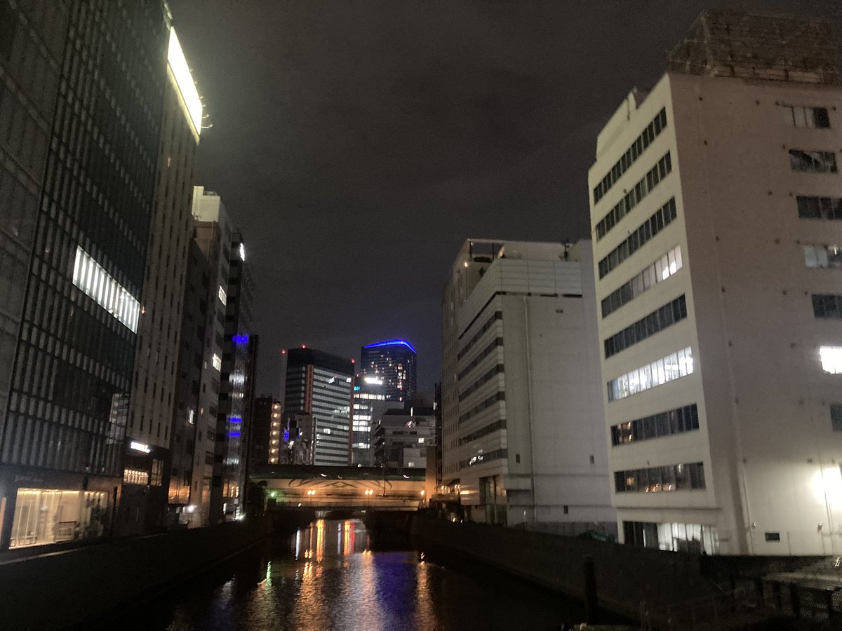 岩本町駅と秋葉原駅の間にある神田川。秋葉原周辺はともかく、この辺りに夜来ることまずない。秋葉原駅周辺の喧騒とは打って変わってかなり静か。