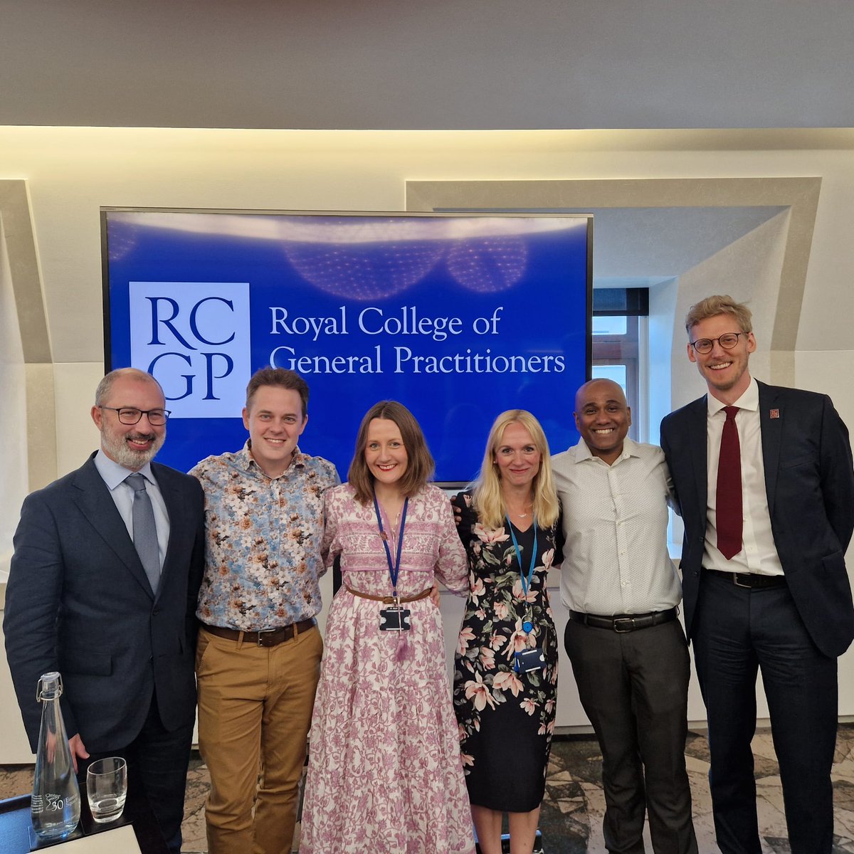 DrHFRyan's tweet image. The six candidates for Chair and Vice-Chair roles in this summer's @rcgp elections:
⭐Chair of Council - @michael_mul1 and @VictoriaTzB
⭐Vice Chair Policy - @DrSelvarajah and Munro Stewart
⭐Vice Chair Member Standards - @ArtfulDoctor and me (@DrHFRyan)