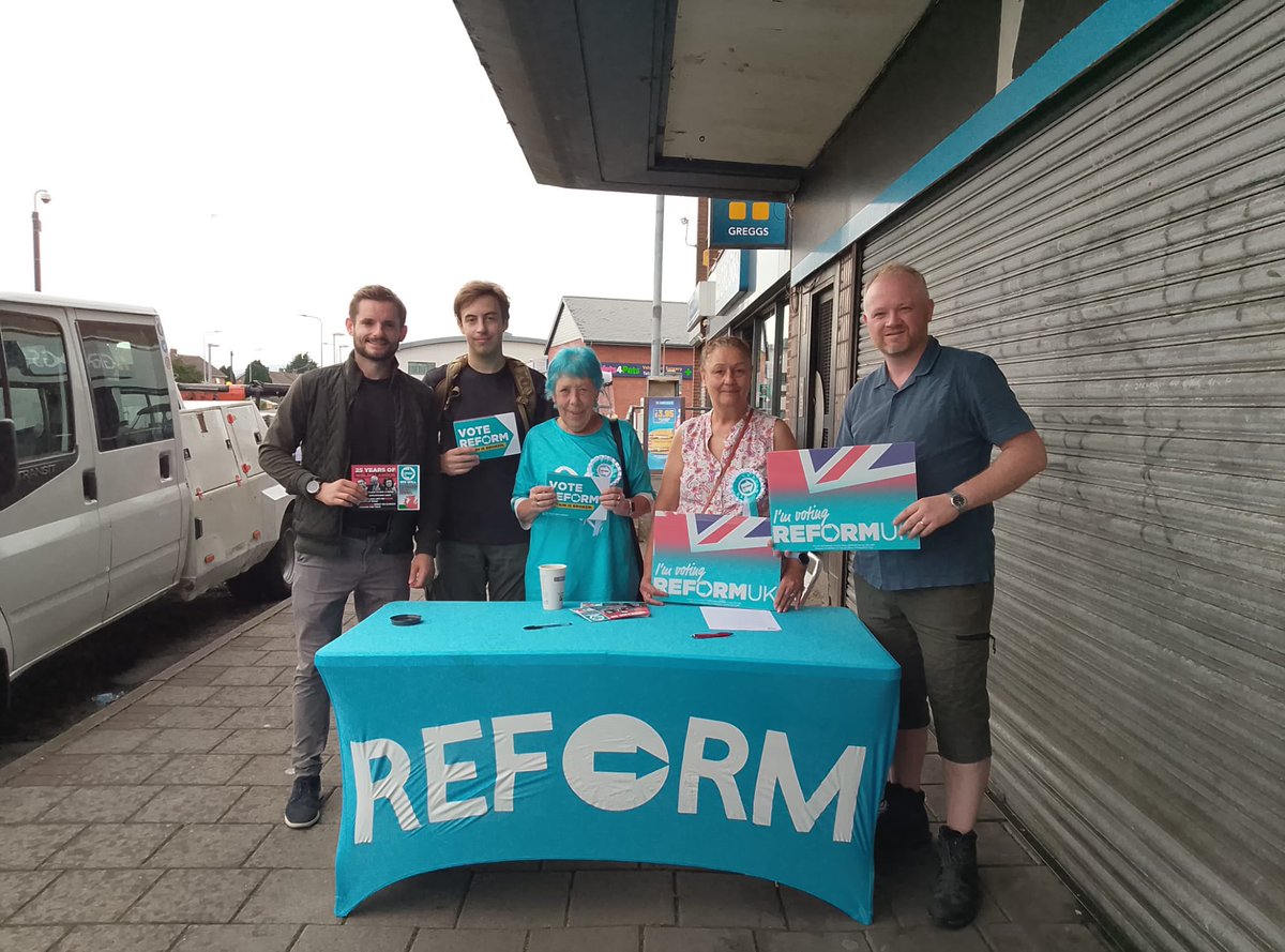 Lee_Canning's tweet image. Great day campaigning in Llanrumney, Cardiff! 🇬🇧
Lots of support for @ReformParty_UK and our message of real change.
People are tired of the same old politics – Reform is the alternative.
#ReformUK #Llanrumney #Cardiff #TimeForChange