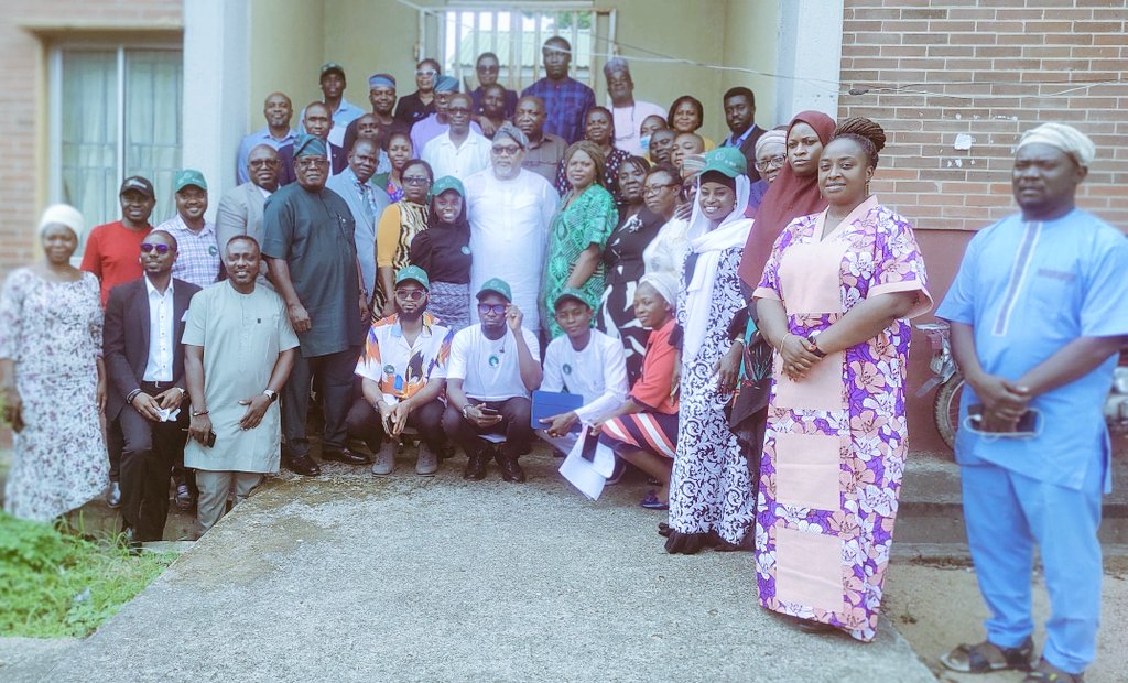 toyewole1's tweet photo. I'm grateful to the Federal government SWAp Coordination Office  and the National Health Fellowship Programme for this transformative opportunity to contribute to our healthcare system and empower my community.#HealthFellowsShowOfHands #SWAp Coordination Office #Osun #EdeSouthLGA https://t.co/hV9aS4BAZu