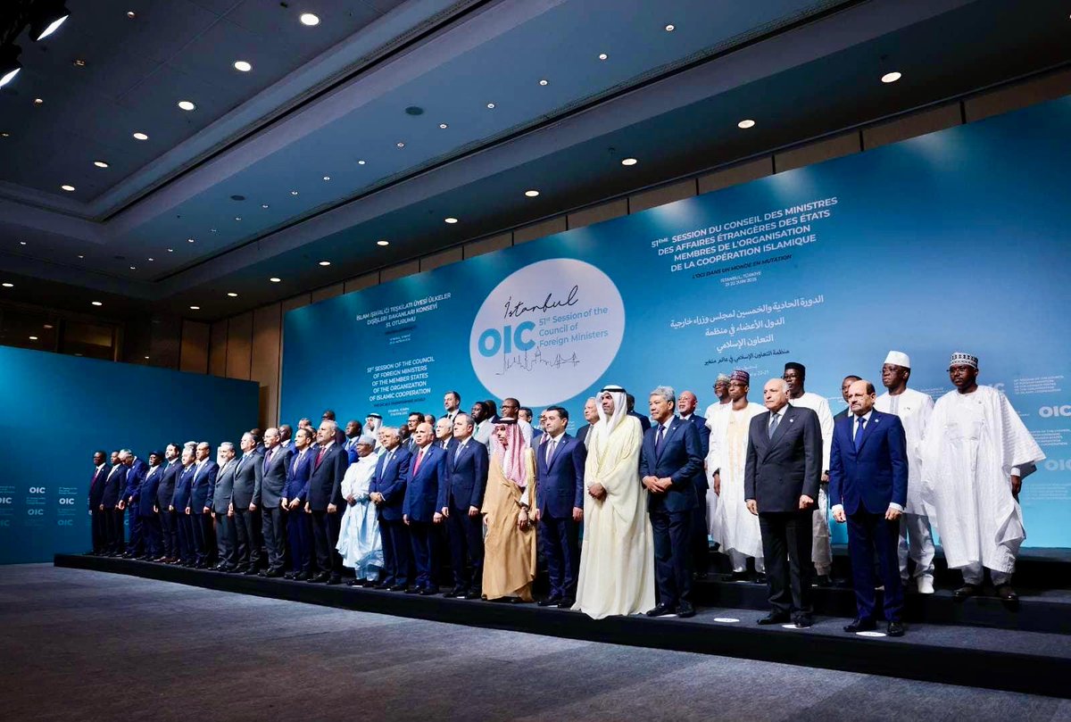 ambalgerieparis's tweet photo. À #Istanbul 🇹🇷, M. le Ministre d'État @AhmedAttaf_Dz prend part à la 51e session du Conseil des MAE du @OIC_OCI. #QuestionPalestinienne 🇵🇸, agression contre l'#Iran 🇮🇷 et d'autres sujets d'intérêt pour les États membres, sont au menu de cette session.
#Algérie🇩🇿 #OCI #OICCFM51 https://t.co/xYWr3ieznz