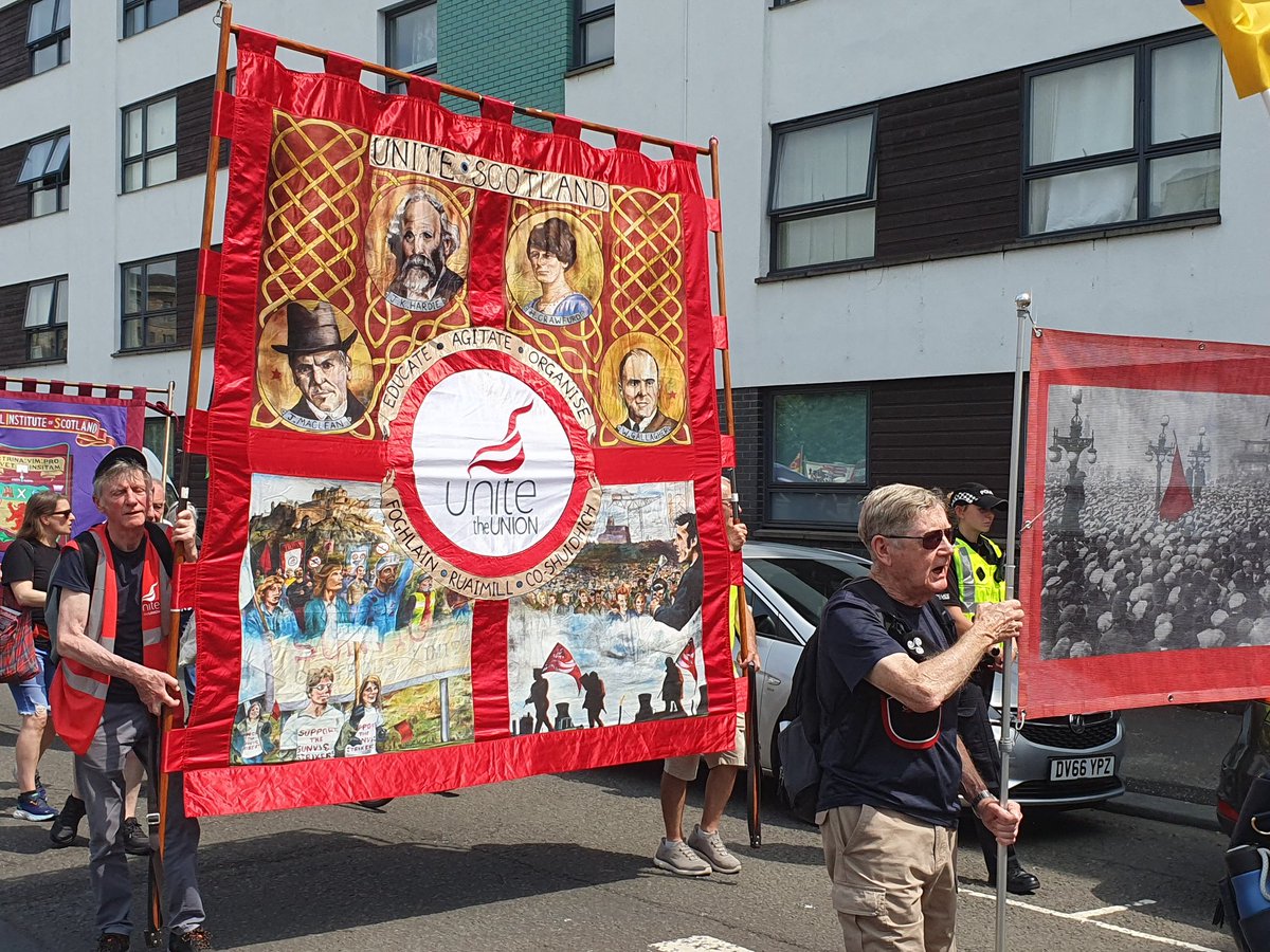 AntiRacismDay's tweet photo. Big shout out to @UniteScotland delegations on impressive #tradeunion #Unions4Unity #TradeUnionsAgainstRacism bloc at today's @SUTRScotland march to celebrate #WorldRefugeeDay & @GlasgowLMHR carnival at the Old Fruitmarket
#RefugeesWelcome #NoRacismNoFascism #StopFarRight https://t.co/oNE3yeAlT2