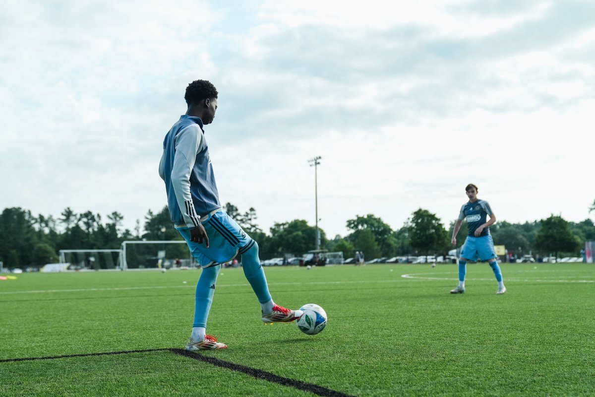 phlunionacademy's tweet image. Getting warmed up for the U-15 @MLSNEXT Cup Final 😤
Stream at 9:30am ➡️ YouTube.com/@mls/streams
#DOOP | #BabySnakes