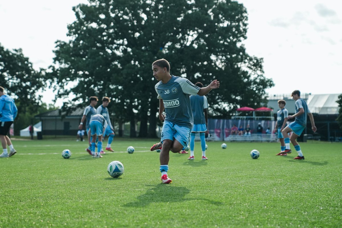 phlunionacademy's tweet image. Getting warmed up for the U-15 @MLSNEXT Cup Final 😤
Stream at 9:30am ➡️ YouTube.com/@mls/streams
#DOOP | #BabySnakes